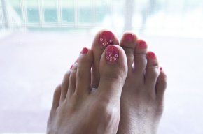 Painted toenails in a nail salon