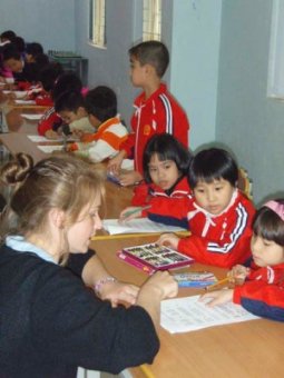 PLC Sydney pupil Elizabeth Blower with students at Le Quy Don main class in Hanoi..