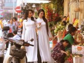 Vietnamese schoolgirls