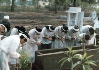 Vietnamese death ritual with mourners