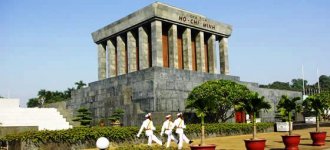 Hanoi: Ho Chi Minh Mausoleum