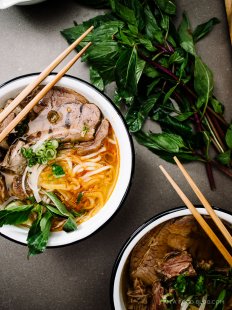 spicy vietnamese noodle soup: bun bo hue meal - circumference=